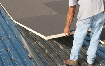 benefits of insulating Ganllwyd flat roofing